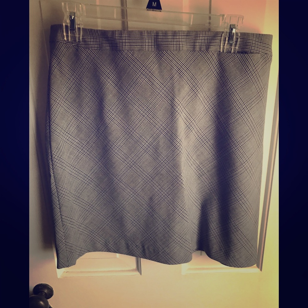 The Limited Stretch Skirt